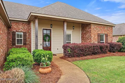 Exterior - 2022 E Ridge Cir, Madison, MS 39110 photo 4 of 10