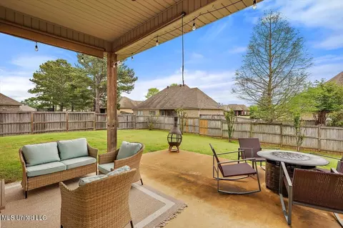 Exterior - 2022 E Ridge Cir, Madison, MS 39110 photo 6 of 10