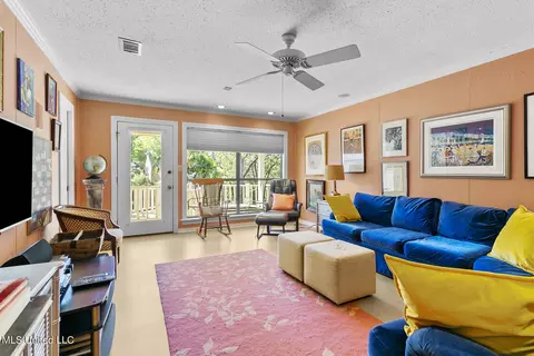 Living - 37 Polo Dr, Jackson, MS 39211 photo 6 of 8
