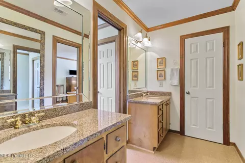 Bath - 37 Polo Dr, Jackson, MS 39211 photo 3 of 6