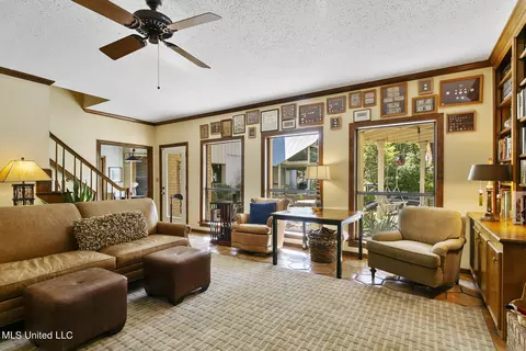 Living - 37 Polo Dr, Jackson, MS 39211 photo 5 of 8