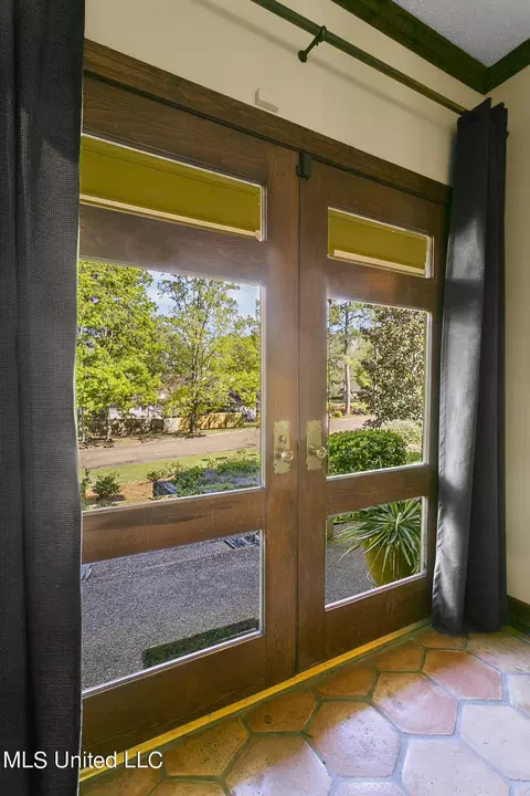 Entry Way - 37 Polo Dr, Jackson, MS 39211 photo 1 of 2