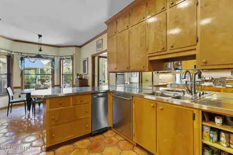 Kitchen - 37 Polo Dr, Jackson, MS 39211 photo 3 of 5