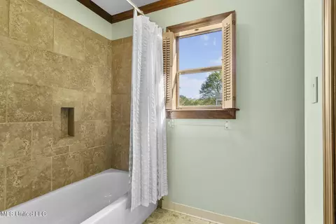 Bath - 37 Polo Dr, Jackson, MS 39211 photo 4 of 6