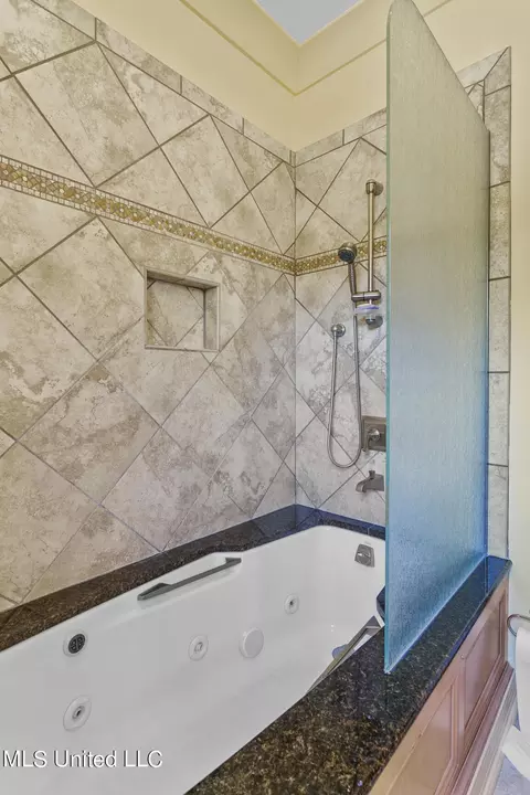 Bath - 37 Polo Dr, Jackson, MS 39211 photo 2 of 6