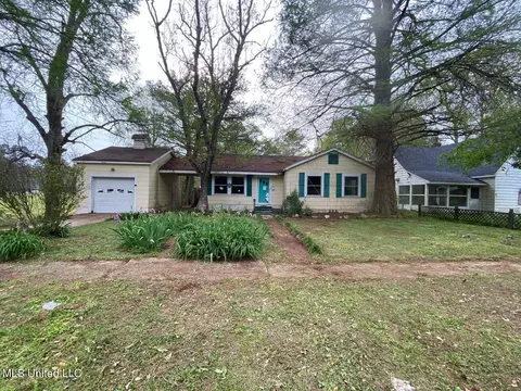 533 Center Ave, Philadelphia, MS 39350