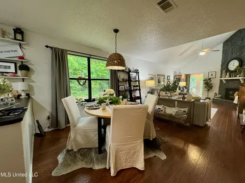 Dining - 1 Pelican Cv, Diamondhead, MS 39525 photo 1 of 2