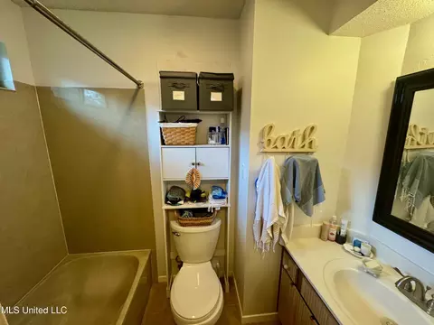 Bath - 1 Pelican Cv, Diamondhead, MS 39525 photo 1 of 4