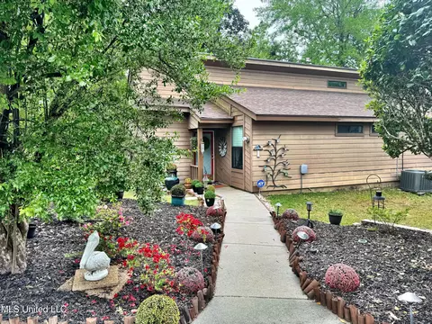 Exterior - 1 Pelican Cv, Diamondhead, MS 39525 photo 2 of 12