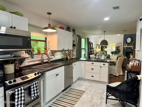 Kitchen - 1 Pelican Cv, Diamondhead, MS 39525 photo 1 of 4