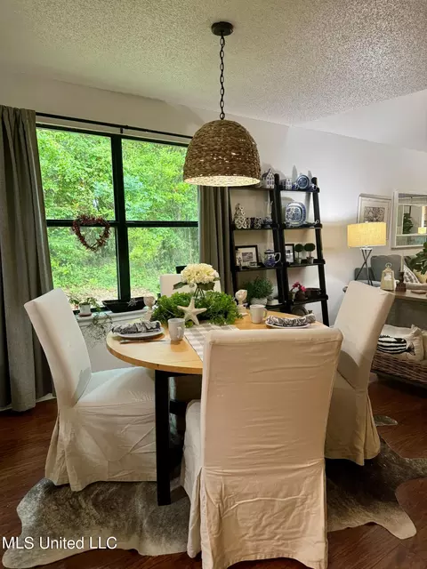 Dining - 1 Pelican Cv, Diamondhead, MS 39525 photo 2 of 2