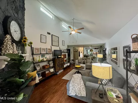 Living - 1 Pelican Cv, Diamondhead, MS 39525 photo 5 of 5