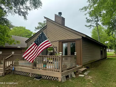 Exterior - 1 Pelican Cv, Diamondhead, MS 39525 photo 6 of 12