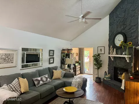 Living - 1 Pelican Cv, Diamondhead, MS 39525 photo 1 of 5