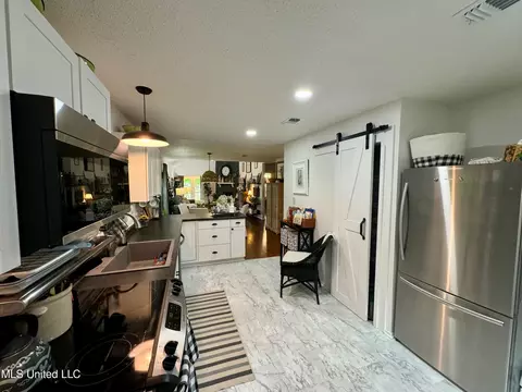 Kitchen - 1 Pelican Cv, Diamondhead, MS 39525 photo 2 of 4