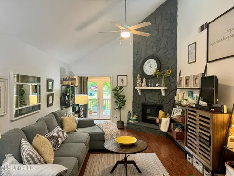 Living - 1 Pelican Cv, Diamondhead, MS 39525 photo 3 of 5