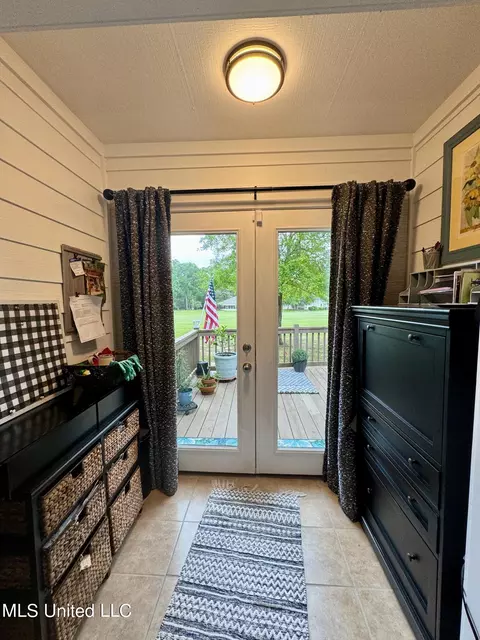 Entry Way - 1 Pelican Cv, Diamondhead, MS 39525 photo 2 of 3