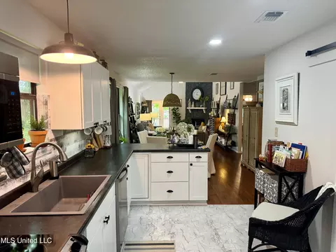 Kitchen - 1 Pelican Cv, Diamondhead, MS 39525 photo 3 of 4