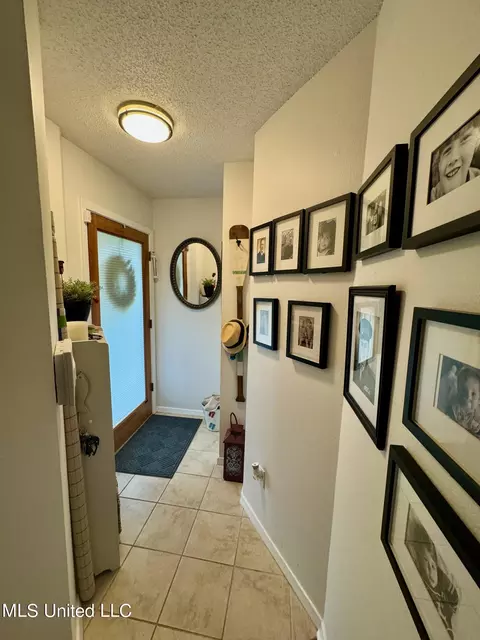 Entry Way - 1 Pelican Cv, Diamondhead, MS 39525 photo 3 of 3