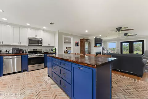 Kitchen - 7110 Tanner Williams Rd, Lucedale, MS 39452 photo 3 of 4