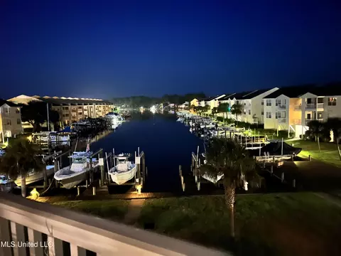 2421 Beachview Dr #C06, Ocean Springs, MS 39564