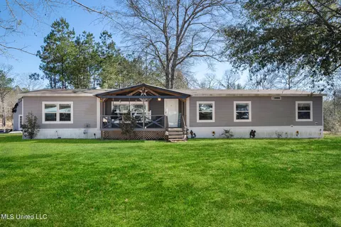 61 Arlena Ln, Poplarville, MS 39470