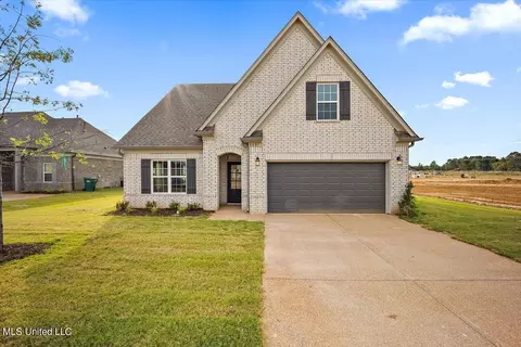 2438 Dela Dr, Southaven, MS 38672
