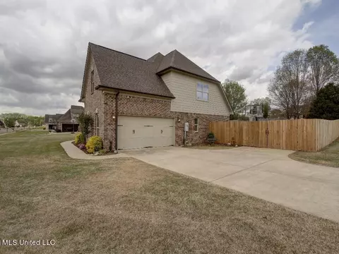 Exterior - 1380 Fieldstone St, Hernando, MS 38632 photo 13 of 15