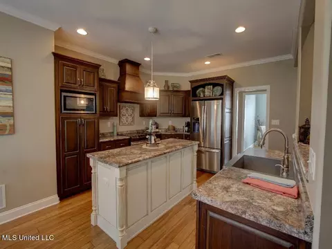 Kitchen - 1380 Fieldstone St, Hernando, MS 38632 photo 1 of 3
