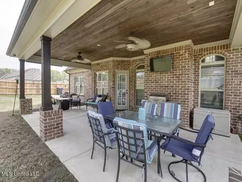 Exterior - 1380 Fieldstone St, Hernando, MS 38632 photo 5 of 15