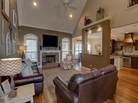 Living - 1380 Fieldstone St, Hernando, MS 38632 photo 2 of 7