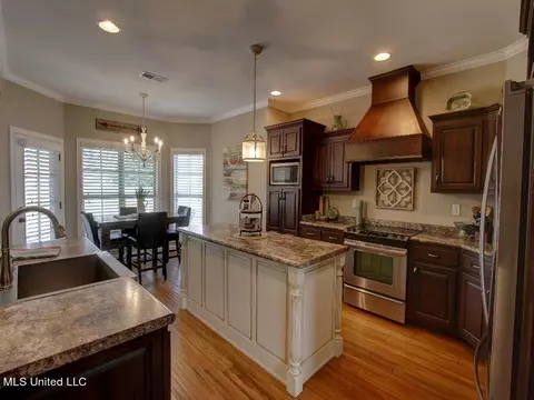 Kitchen - 1380 Fieldstone St, Hernando, MS 38632 photo 3 of 3