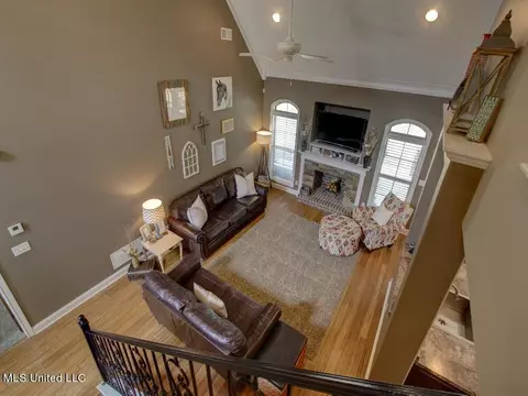 Living - 1380 Fieldstone St, Hernando, MS 38632 photo 6 of 7