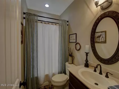 Bath - 1380 Fieldstone St, Hernando, MS 38632 photo 6 of 7