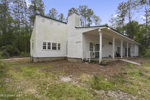 18281 Lake Ridge Dr, Saucier, MS 39574