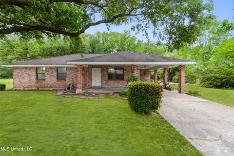 15 Hundley Rd, Carriere, MS 39426