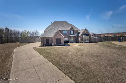 Exterior - 915 Lanere Dr, Olive Branch, MS 38654 photo 2 of 17