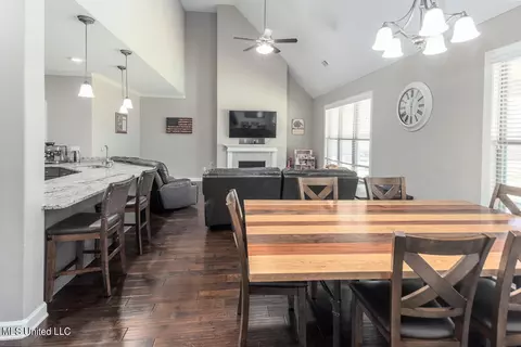 Dining - 915 Lanere Dr, Olive Branch, MS 38654 photo 2 of 2