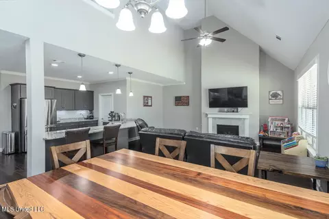 Dining - 915 Lanere Dr, Olive Branch, MS 38654 photo 1 of 2
