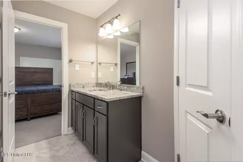 Bath - 915 Lanere Dr, Olive Branch, MS 38654 photo 7 of 7