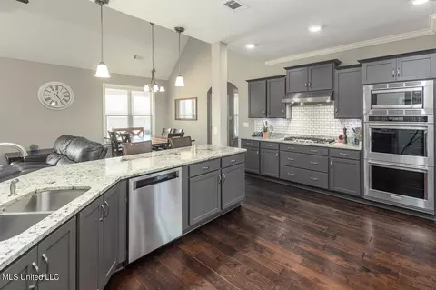Kitchen - 915 Lanere Dr, Olive Branch, MS 38654 photo 2 of 4