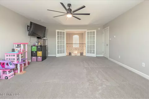 Living - 915 Lanere Dr, Olive Branch, MS 38654 photo 4 of 5