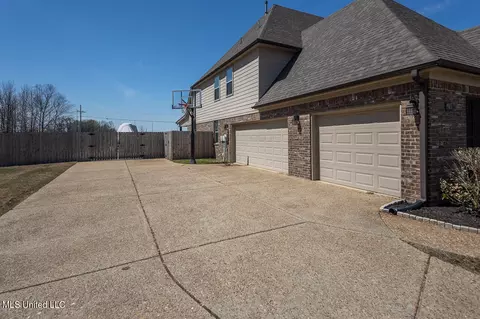 Exterior - 915 Lanere Dr, Olive Branch, MS 38654 photo 6 of 17
