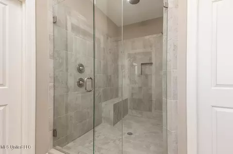 Bath - 915 Lanere Dr, Olive Branch, MS 38654 photo 4 of 7