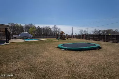 Exterior - 915 Lanere Dr, Olive Branch, MS 38654 photo 13 of 17