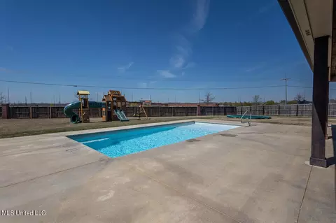 Exterior - 915 Lanere Dr, Olive Branch, MS 38654 photo 9 of 17