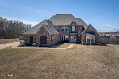 Exterior - 915 Lanere Dr, Olive Branch, MS 38654 photo 4 of 17