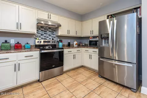 Kitchen - 7465 Allison Rd, Olive Branch, MS 38654 photo 5 of 5