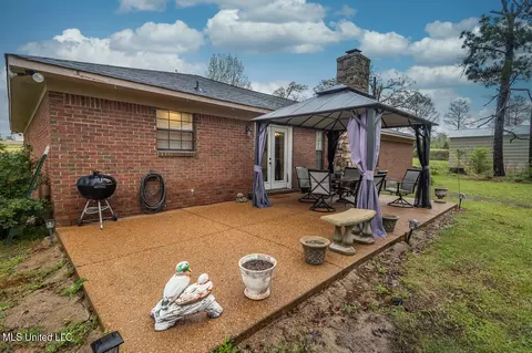 Exterior - 7465 Allison Rd, Olive Branch, MS 38654 photo 6 of 12