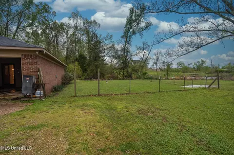 Exterior - 7465 Allison Rd, Olive Branch, MS 38654 photo 3 of 12